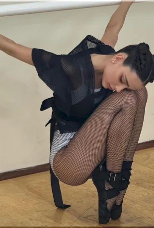 Livia-Nunes-Sexy-In-Ballerina-Flats-By-Dior-11