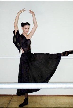 Livia-Nunes-Sexy-In-Ballerina-Flats-By-Dior-2