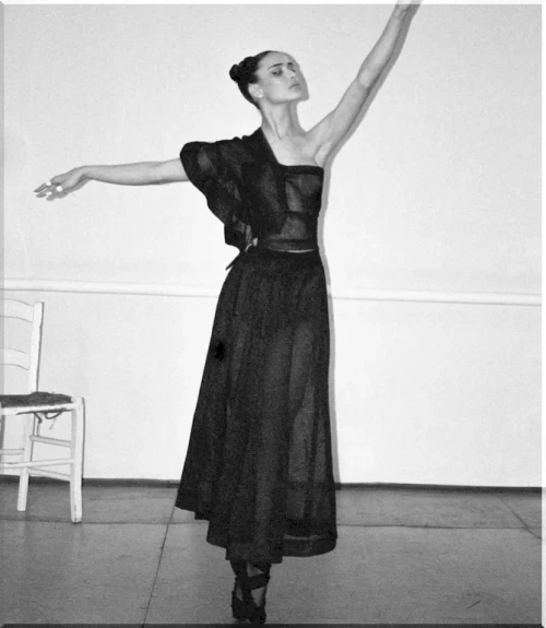Livia-Nunes-Sexy-In-Ballerina-Flats-By-Dior-6