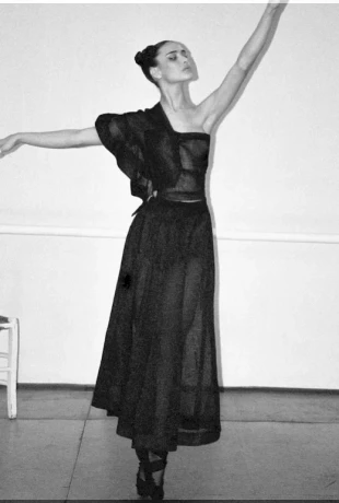 Livia-Nunes-Sexy-In-Ballerina-Flats-By-Dior-6