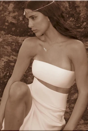 Livia-Nunes-Sexy-V-PLATE-NA-MORE-1