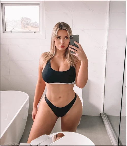 Sarah-Harris-Hot-18