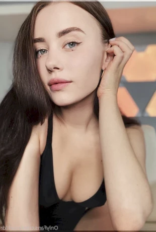 Anna-Arilaviee-22