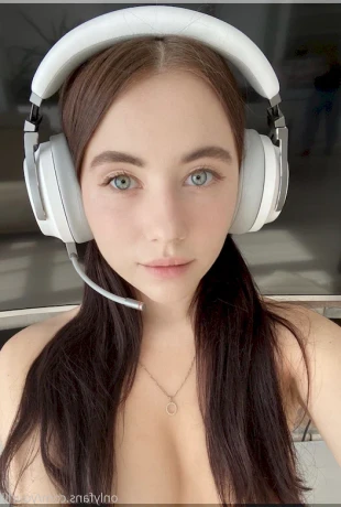 Anna-Arilaviee-23