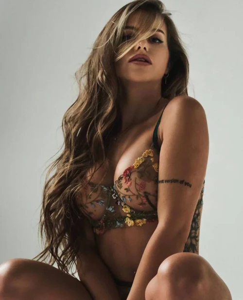 Илона Коринец Hot and beautiful