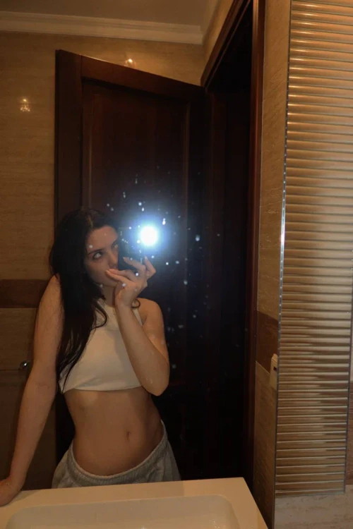 Акулич Hot and beautiful