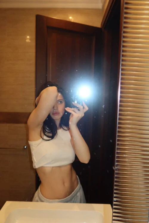 Акулич Hot and beautiful