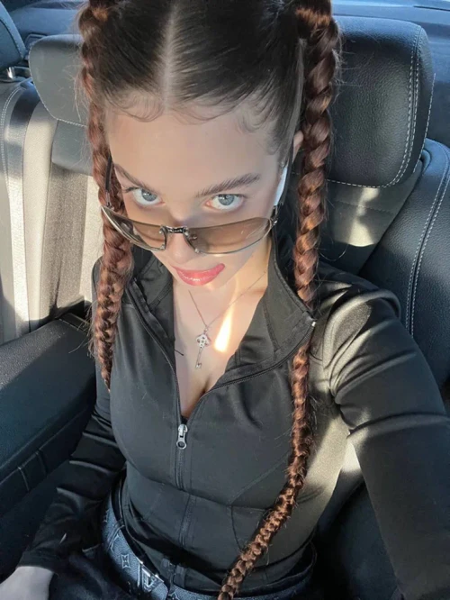 Акулич Hot and beautiful