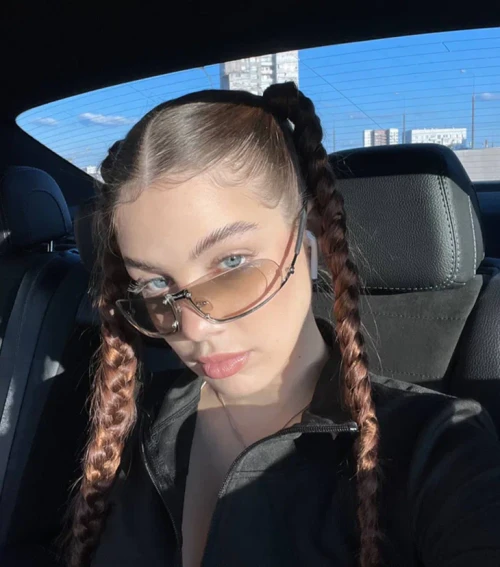 Акулич Hot and beautiful