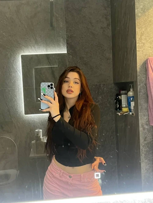 Акулич Hot and beautiful