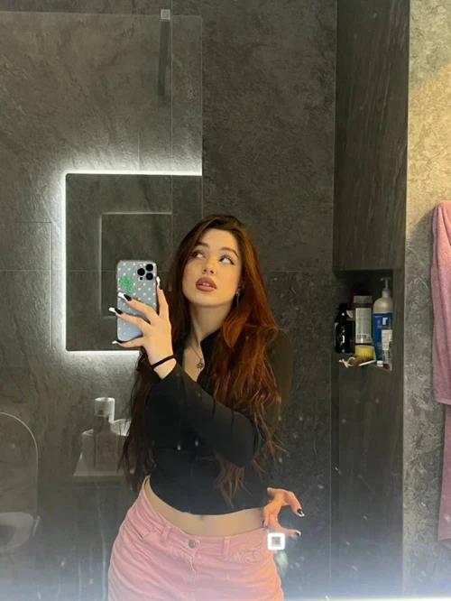 Акулич Hot and beautiful