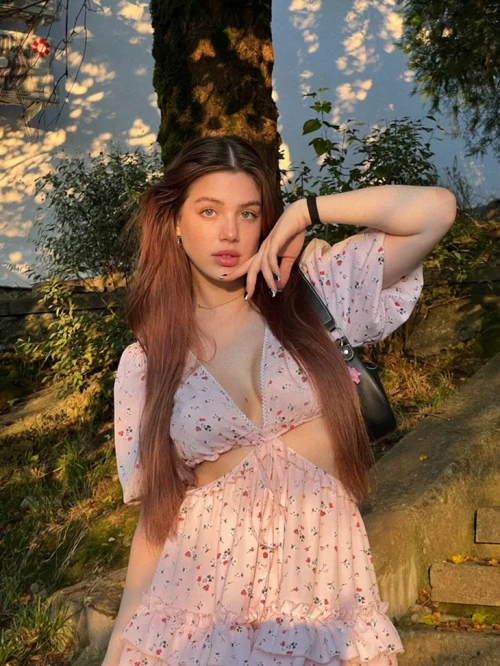Акулич Hot and beautiful