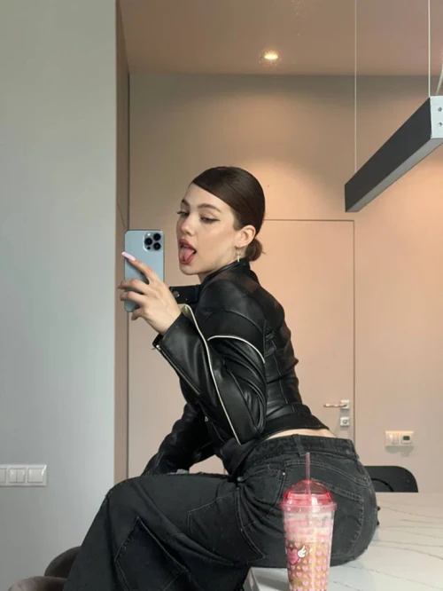 Акулич Hot and beautiful