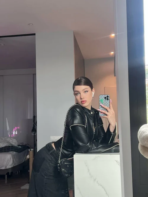 Акулич Hot and beautiful