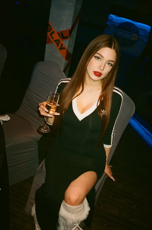 Акулич Hot and beautiful