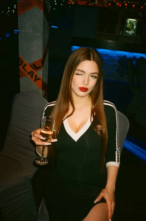 Акулич Hot and beautiful