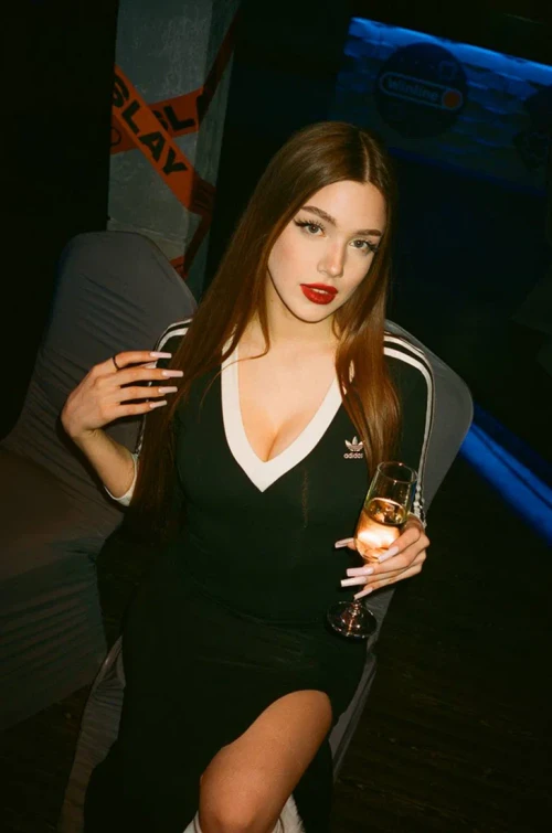 Акулич Hot and beautiful