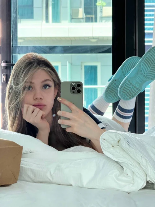 Акулич Hot and beautiful
