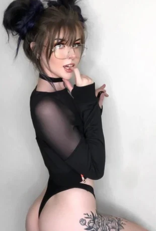 Ashley-Banks-9
